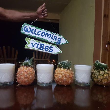 ホテル Welcoming Vibes トレジャー・ビーチ エクステリア 写真